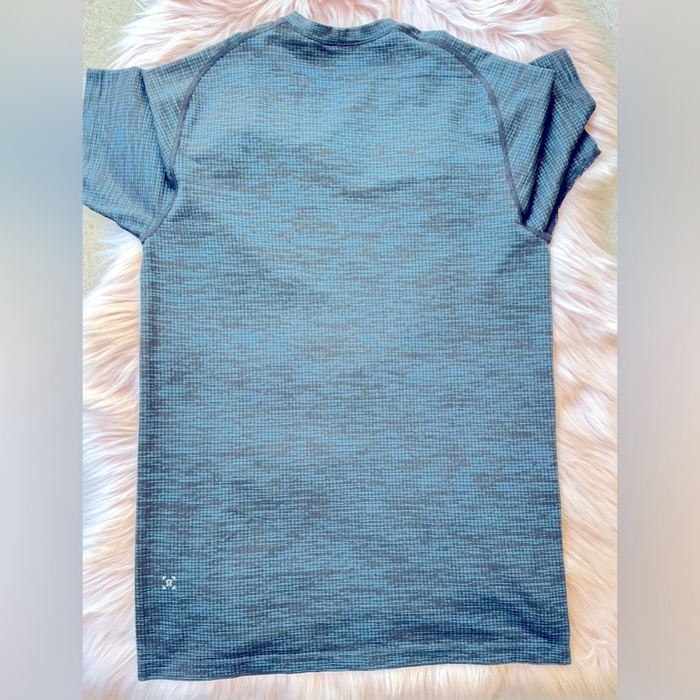 Lululemon Athletica Gray Short Sleeve Tee Relaxed Fit - Picture 2 of 5